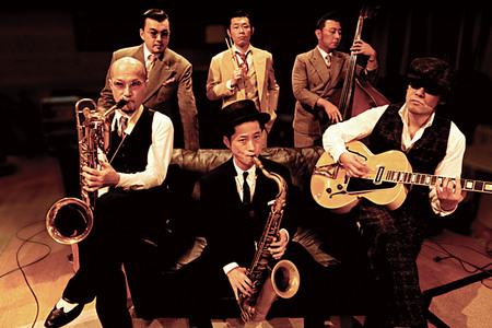 ブラサキことBloodest Saxophoneの『Snuck宇宙』スペシャル版にハッチ